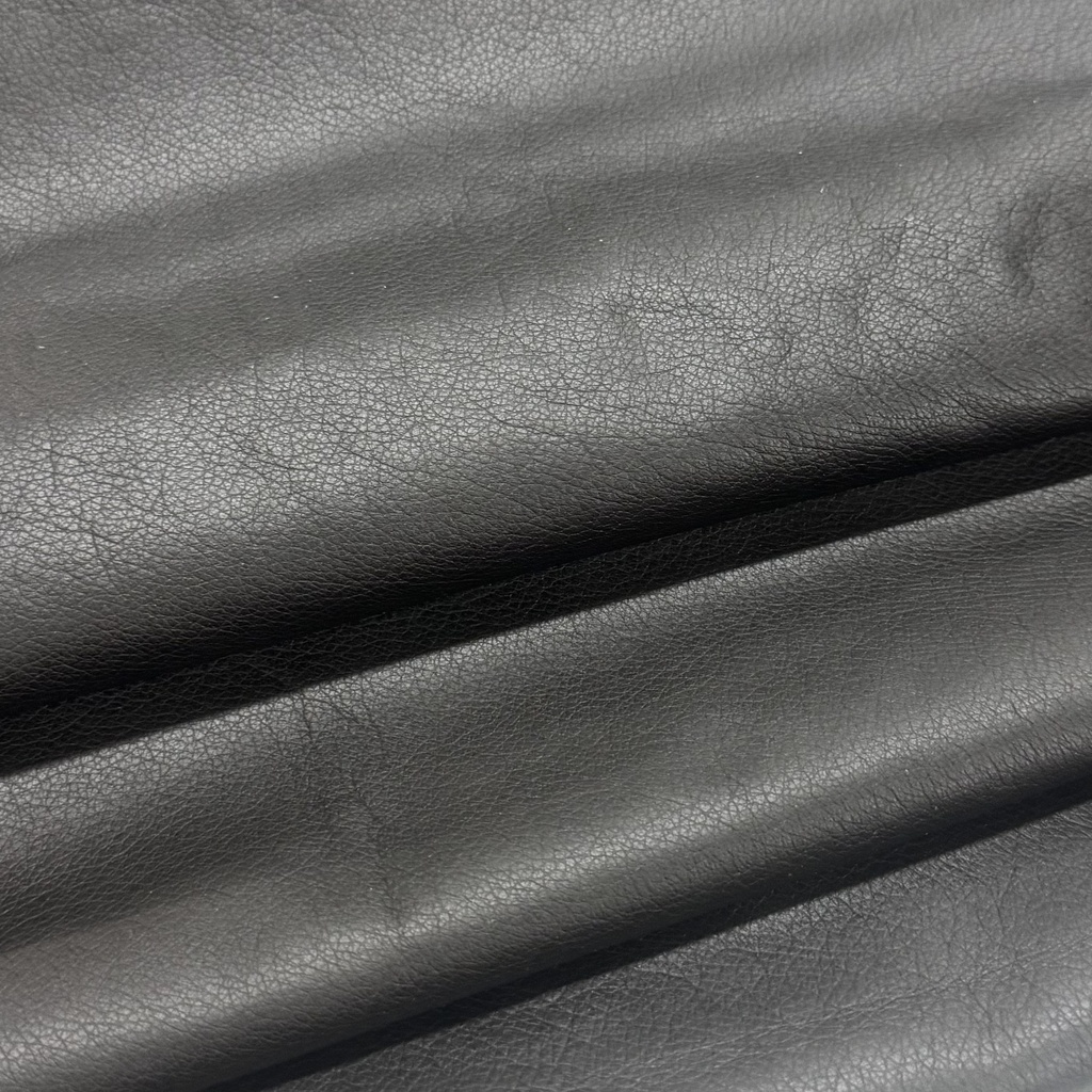 Fénix Brown cow leather.