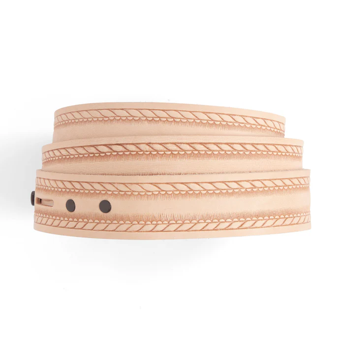 Ceinture vierge avec bordure en corde.