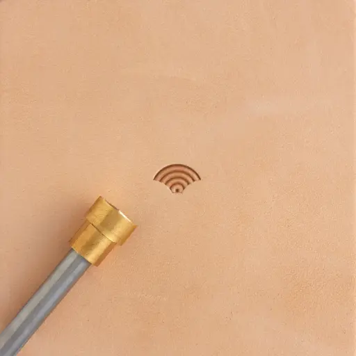 Timbre en laiton de tuile de coquille, Tandy Leather.